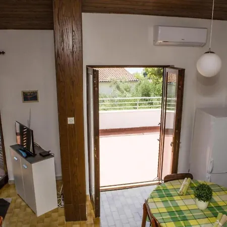 Darmy - Two Bedroom Appartement *